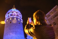 BEYAZıT KULESI - İstanbul'un Simgeleri Maviye Büründü