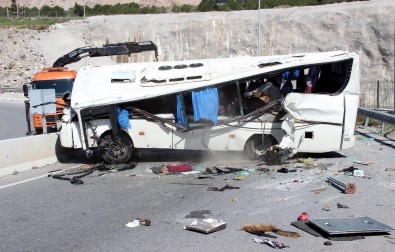 İzmir Valiliği Açıklaması Kazada 34 Kişi Yaralandı