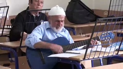 Müzik Aşkı 80 Yaşından Sonra Gitarist Yaptı
