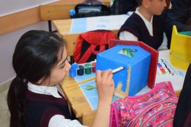 Öğrenciler Kuşlar İçin Ağaçlara Yuva Yaptılar