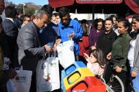 EMINE ERDOĞAN - Tunceli'de 'Sıfır Atık' Projesi Kapsamında Pet Şişe Getirene Bez Çanta