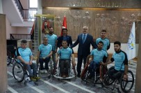 ENGELLİ SPORCULAR - Vali Köşger'den 2 Engelli Sporcuya Tekerlekli Sandalye
