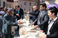 Vatandaşlara Bez Çanta Dağıtımı Devam Ediyor