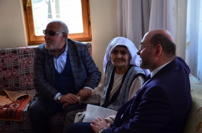 93 Yaşındaki Ayşe Oral Açıklaması 'Allah, Cumhurbaşkanımızı Başımızdan Eksik Etmesin'