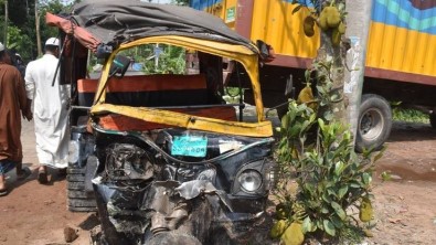 Bangladeş'te Trafik Kazası Açıklaması 7 Ölü