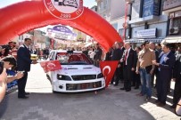 Demirci'deki 'Türkiye Tırmanma Yarışı'nın Startını Başkanlar Verdi