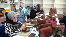 TELEFON KILIFI - HEM Kursunda Ham Deri Sanat Eserine Dönüştürülüyor