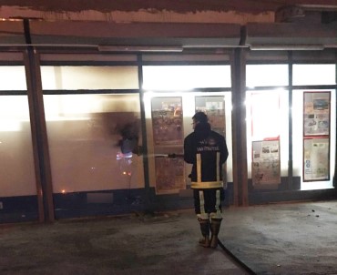 Van'da Bir Markete Molotoflu Ve Ses Bombalı Saldırı