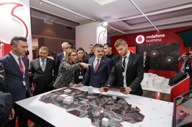 Vodafone'un Uludağ Ekonomi Zirvesi'ndeki Standına Büyük İlgi
