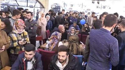 Bakan Gül Üniversite Öğrencileriyle Buluştu