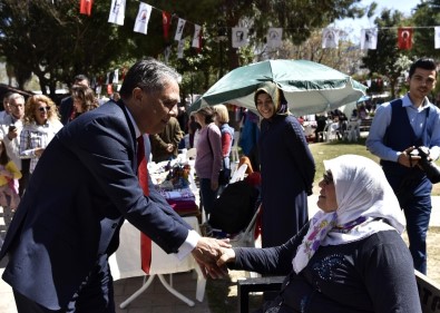 Başkan Uysal, Üreten Eller Bahar Şenliği'ni Ziyaret Etti