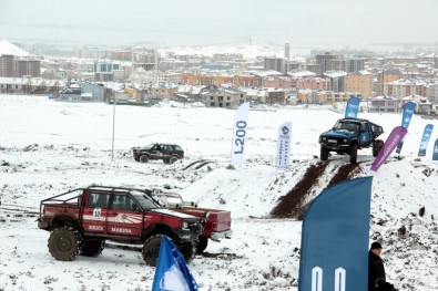 Erzurum'da Uluslararası Türkiye Off-Road Yarışları Nefes Kesti