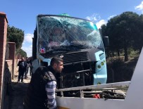 MİNİBÜS KAZASI - Maltepe'de Minibüs Kazası Açıklaması 8 Yaralı