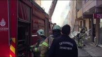 MURAT GÜNER - Üsküdar'da Çatı Yangını