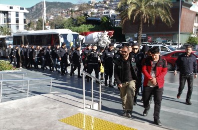 Alanya'da Operasyonda Gözaltına Alınan 17 Torbacı Adliyede