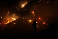 MUSTAFA GÜL - Antalya'da Çöp Toplama Merkezinde Yangın Devam Ediyor