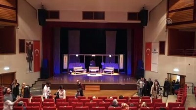 'Aşk.. Bir Zamanlar...' Oyunu Tiyatroseverlerle Buluştu