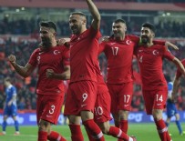 HAKAN ÇALHANOĞLU - Dört dörtlük Milli Takım