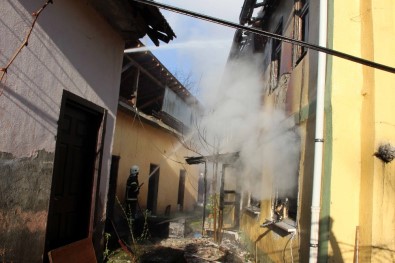 Düzce'de Feci Yangın 1 Kişi Hayatını Kaybetti