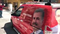 ONUR ÜNLÜ - İlçe Başkanlarından Biri Araç Sürüyor Diğeri Anons Yapıyor
