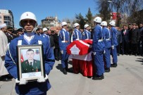 FAHRI MERAL - Kazada Hayatını Kaybeden Uzman Onbaşı Son Yolculuğuna Uğurlandı