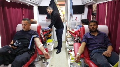 Polisler Ve Vatandaştan Örnek Bağış