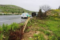 BALıKLıGÖL - Servis Minibüsü Ağaçları Yerinden Söküp Devrildi