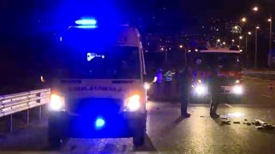 Bariyerlere Çarpan Otomobil Takla Attı