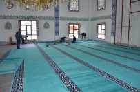 MENDERES TÜREL - -Büyükşehir Belediyesi 3 Caminin Halılarını Değiştirdi
