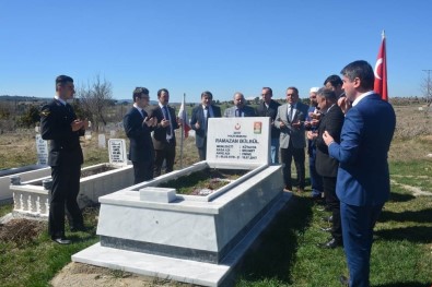 Çavdarhisar'da Protokol Tarafından Şehit Mezarları Ziyaret Edildi