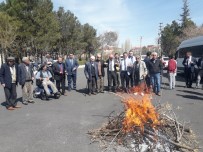 NEVRUZ KUTLAMASI - Huzurevinde Yaşlılar Haftası Dolu Dolu Geçti