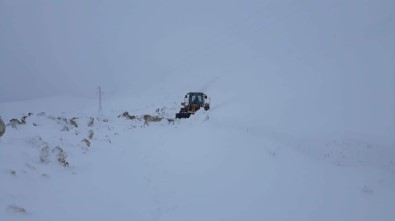 Kar Yağışı Nedeni İle Kapanan Grup Köy Yolları Ulaşıma Açıldı