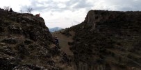 MAHSUR KALDI - Kayalıklarda Mahsur Kalan Keçinin 15 Günlük Esaretini AFAD Bitirdi