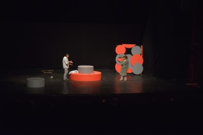 Maltepe'de Tiyatro Şenliği, 'Açık Aile' Oyunuyla Başladı