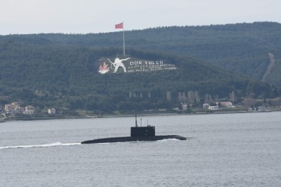 Rus Denizaltısı Çanakkale Boğazı'ndan Geçti