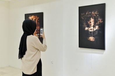 SAÜ'de 'İzafi Portreler' Sergisi Açıldı