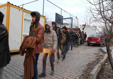 Varto'da 40 Kaçak Göçmen Yakalandı
