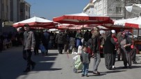 MEHMET ÇIÇEK - Vatandaş Ve Esnaf Yeni Pazar Yerinden Memnun