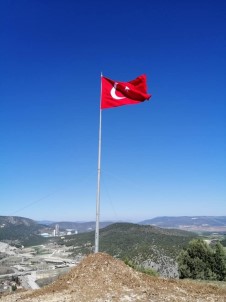 Vezirhan'da 20 Metrelik Türk Bayrağı Her Yerden Gözükecek