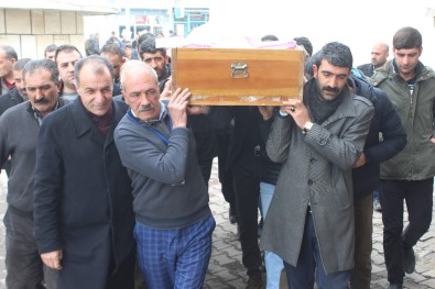 Donarak Ölen Göçmenin Cenazesine İlçe Halkı Sahip Çıktı