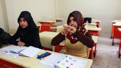 İşaret Diliyle Okuma Yazma Öğreniyorlar