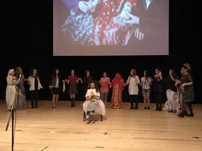 Kadın Öğretmenler, Dünya Tiyatro Gününde Şiddete 'Dur' Demek İçin Sahnede