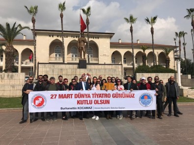 Mersin'de Dünya Tiyatrolar Günü Kutlandı
