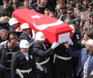 TUGAY KOMUTANI - Meslektaşının Kurşunuyla Şehit Olan Polis Son Yolculuğuna Uğurlandı