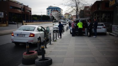 (Özel) Pendik'te Park Halindeki Araca Hızla Çarpan Araç Kamerada