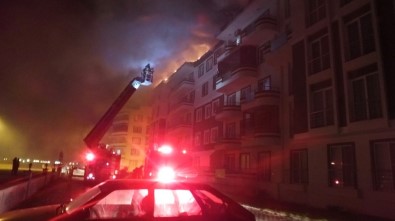 Burhaniye'de Çatı Yangını Korkuttu