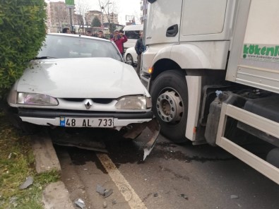 Diyarbakır'da Maddi Hasarlı Trafik Kazası