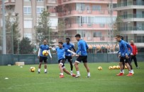 CENGIZ AYDOĞAN - Efecan Karaca Açıklaması 'Milli Forma Çocukluk Hayalimdi'