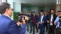 ÇEKIM - Gazeteciler Açılış Yaptı Belediye Başkanı Kamerayla Görüntüledi