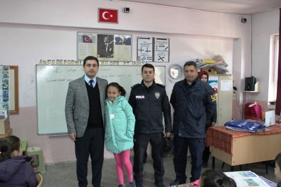 Hisarcık'ta Bin 550 Öğrenciye Giyim Yardımı